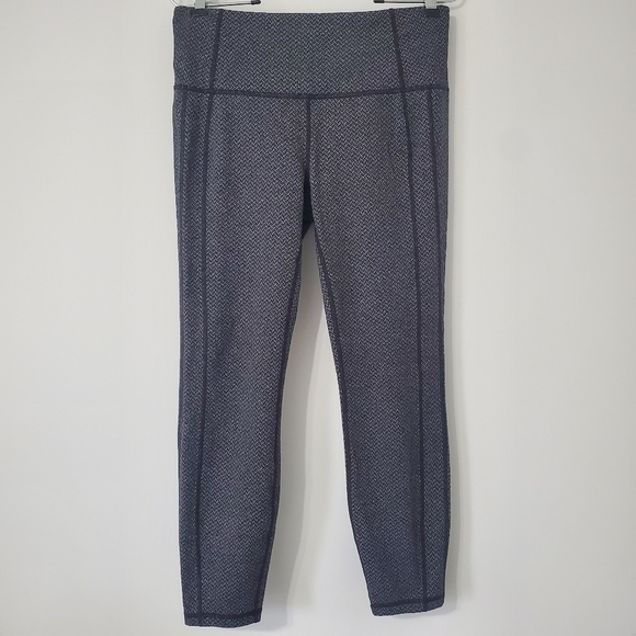 Athleta Womens Medium Criss Cross Power Up Leggings Herringbone Print Black Gray - Picture 1 of 11